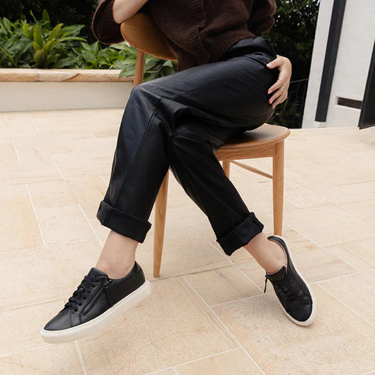 Billie Sneaker